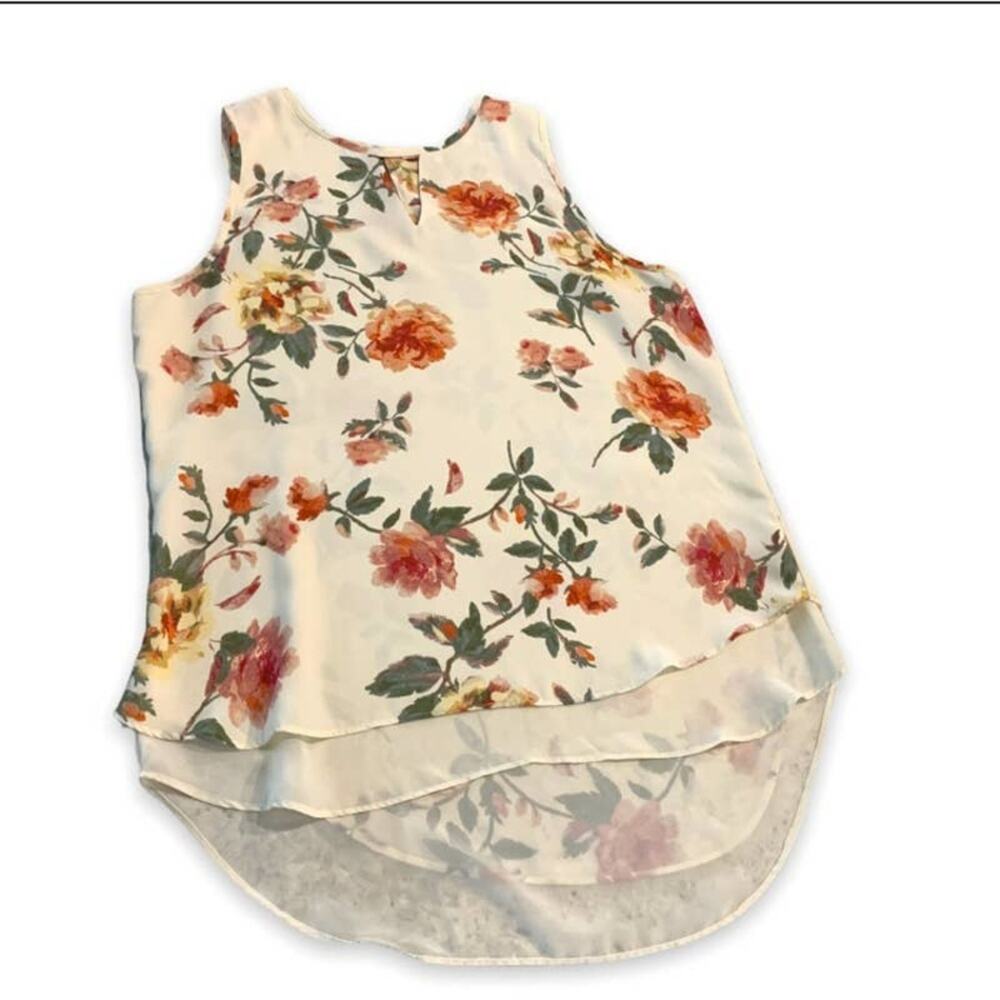 Violet + Claire flowered floral top. Keyhole front and top button back. Medium - Picture 3 of 12